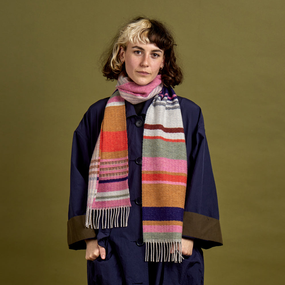 Angus lambswool scarf strawberry styled