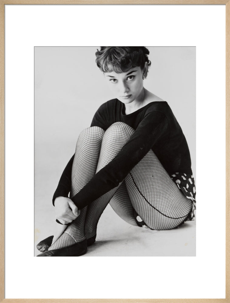 Audrey hepburn in costume for 'the secret people' portrait print (art print, extra large, natural frame frame)