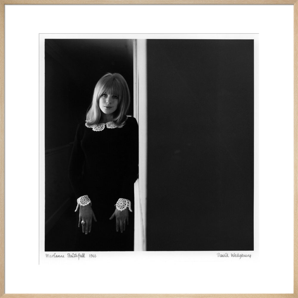 Marianne faithfull portrait print (art print, extra large, natural frame)