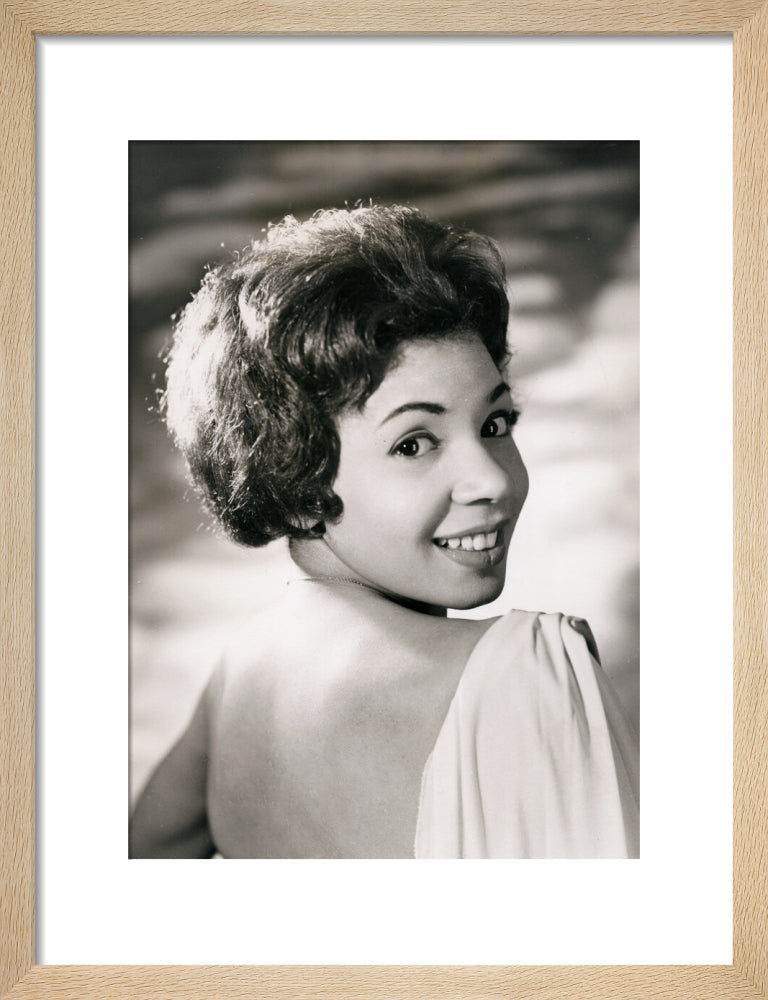 Shirley bassey portrait print (art print, small, natural frame)