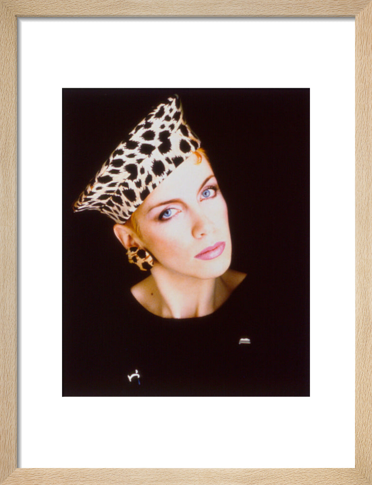 Annie lennox portrait print (art print, small, natural frame frame)