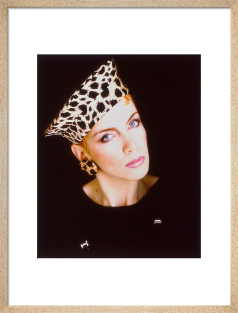 Annie lennox portrait print (art print, medium, natural frame frame)