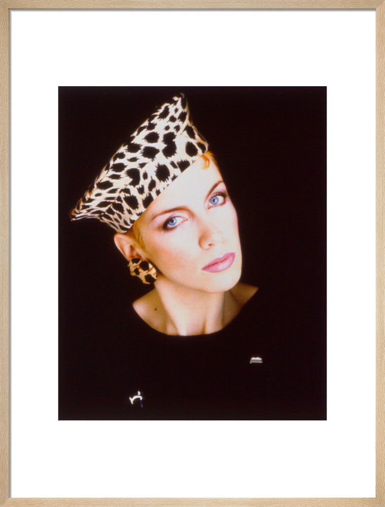 Annie lennox portrait print (art print, large, natural frame frame)