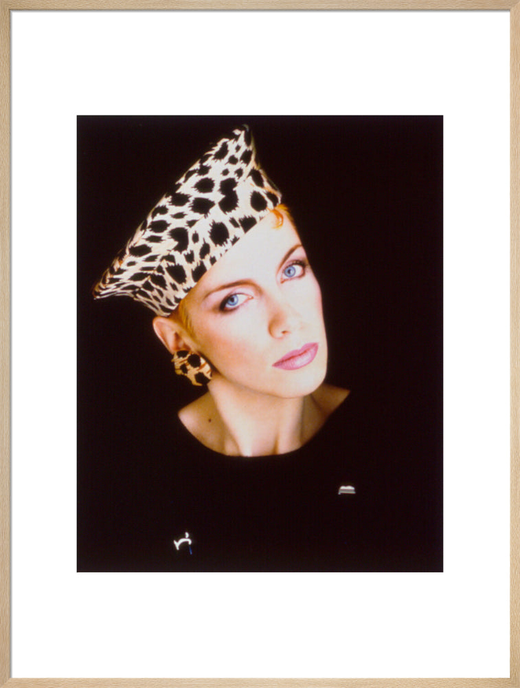 Annie lennox portrait print (art print, extra large, natural frame frame)