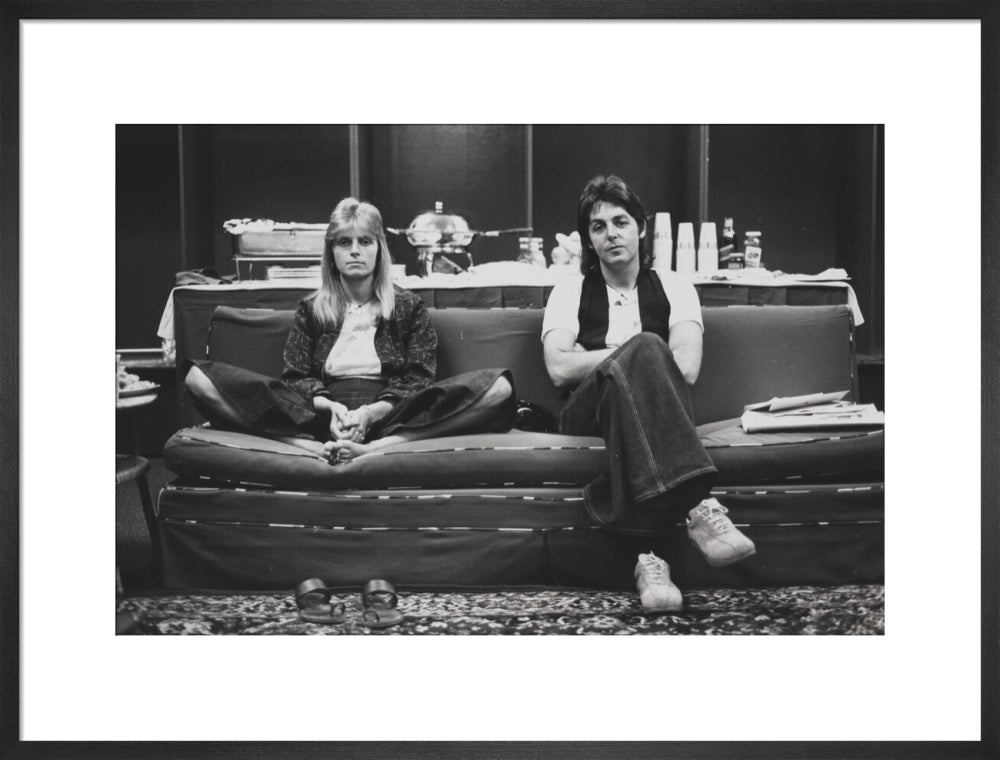Linda mccartney; paul mccartney portrait print (art print, large, black frame)