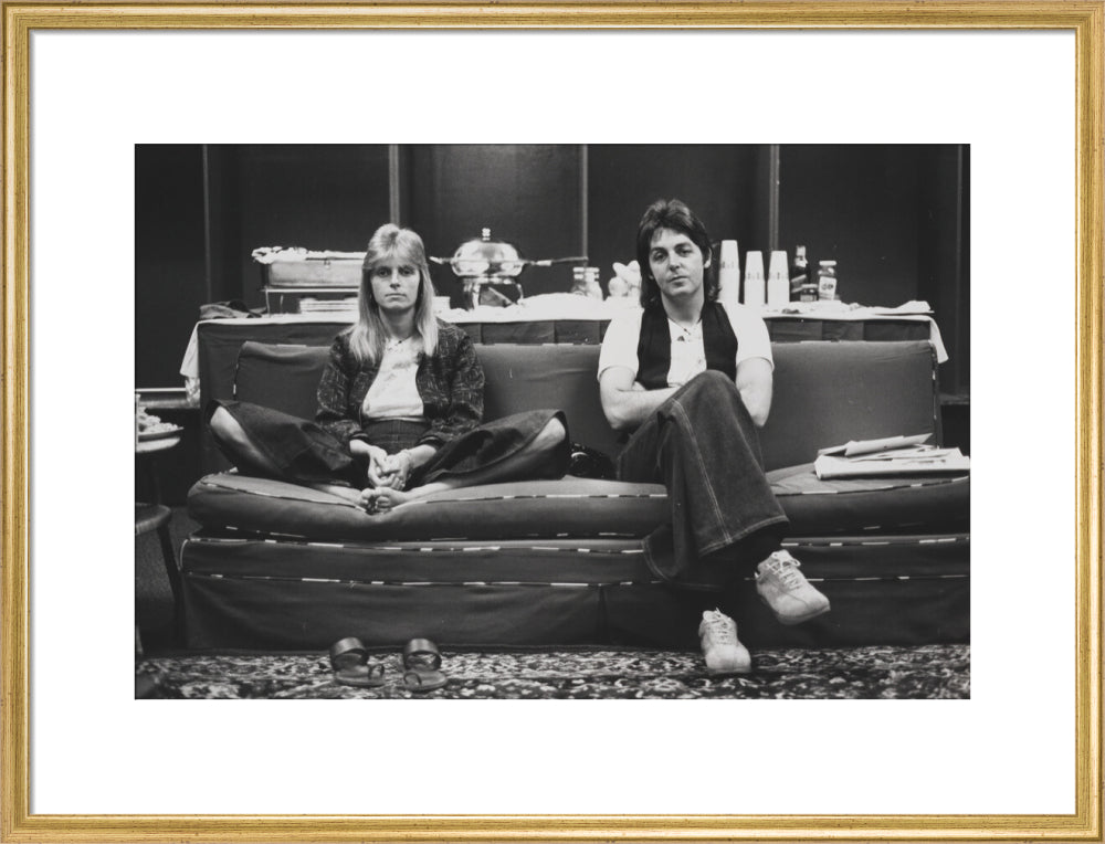 Linda mccartney; paul mccartney portrait print (art print, large, gold frame)