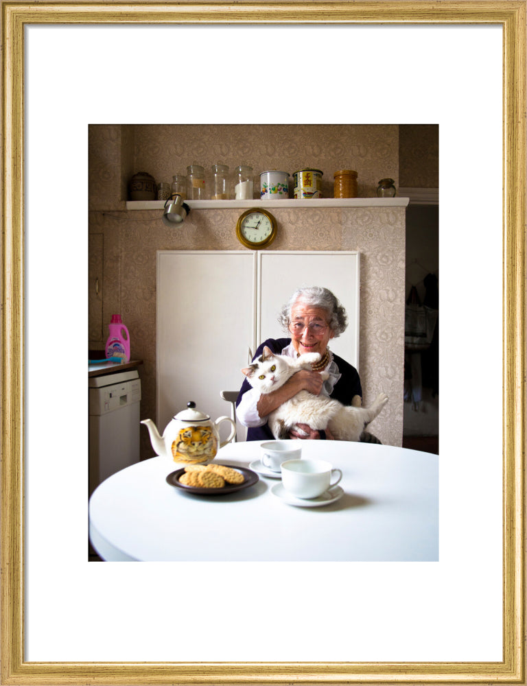 Judith kerr with her cat katinka portrait print (art print, medium, gold frame)