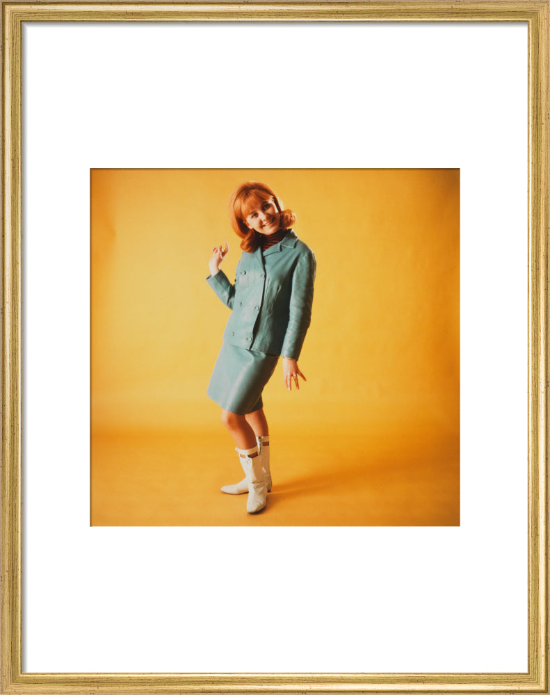 Lulu portrait print (art print, medium, gold frame)