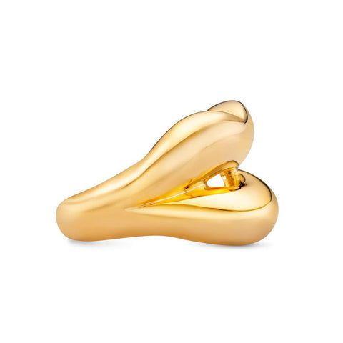 Side view of Hotlips ring in gold
