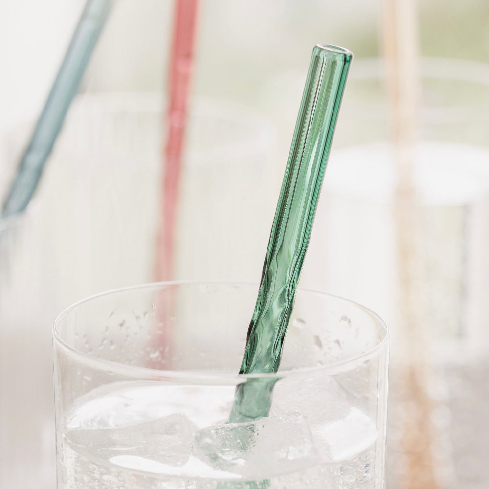 Twist glass straws set styled 2