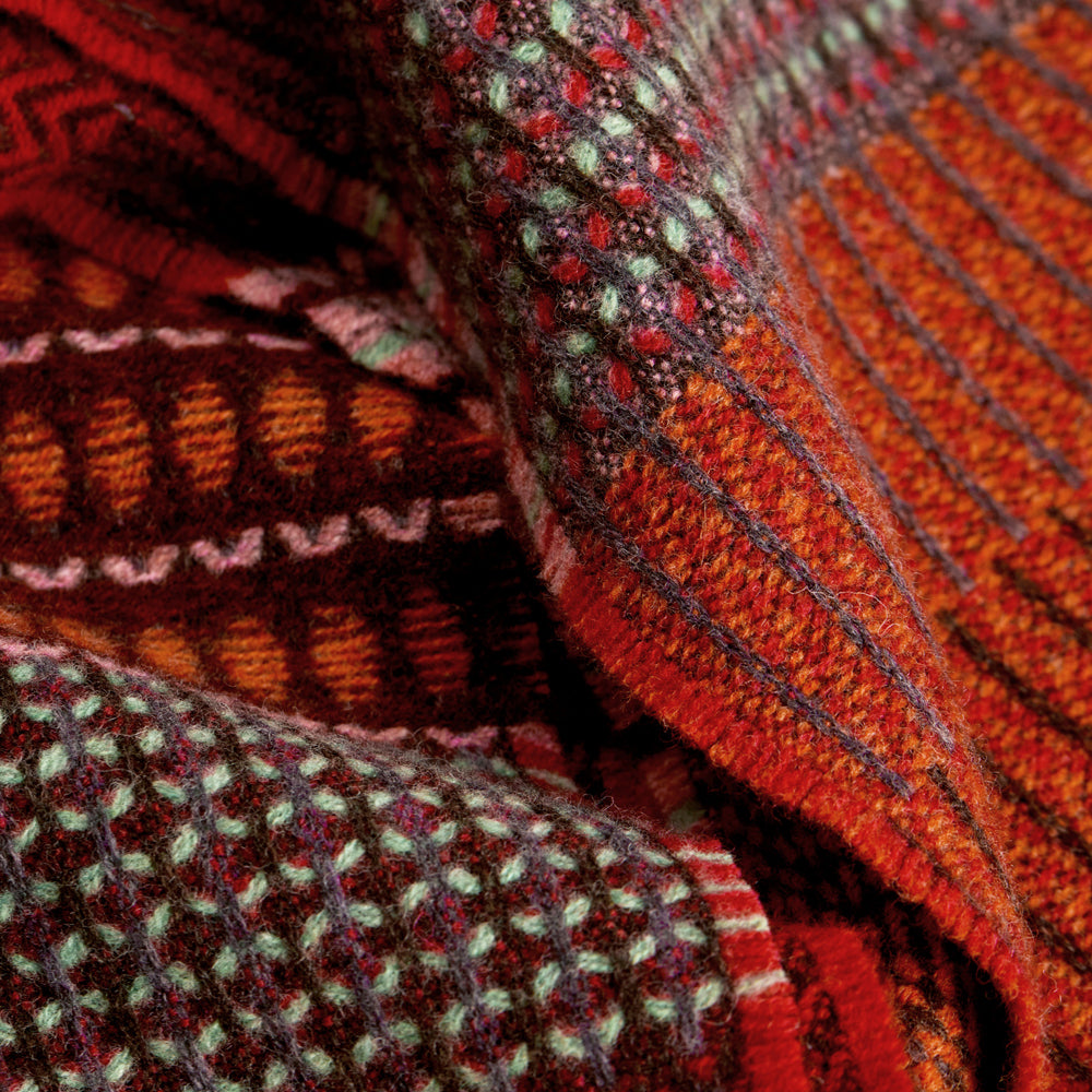 Walton lambswool scarf radish detail
