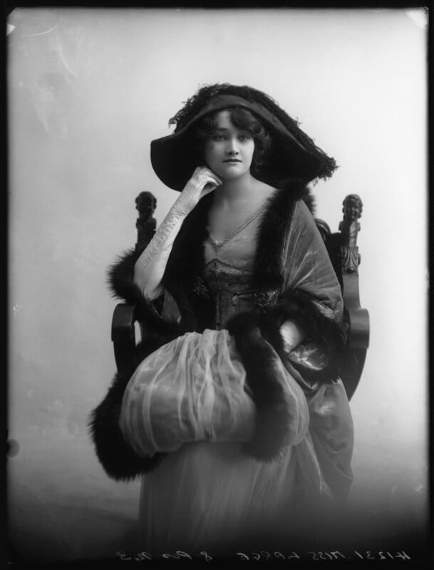 Freda large npg x102512