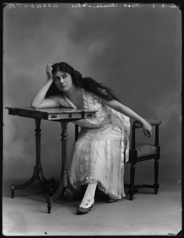 Annie saker npg x103453