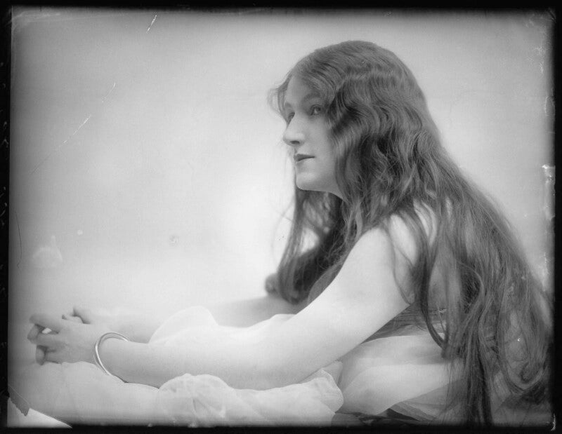 Miss lee npg x103862