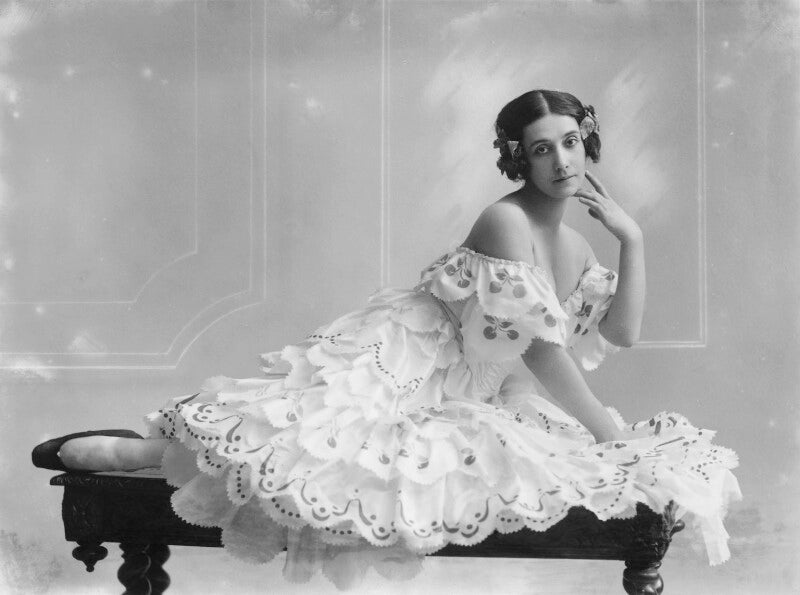 Tamara karsavina as columbine in 'carnaval' npg x16767