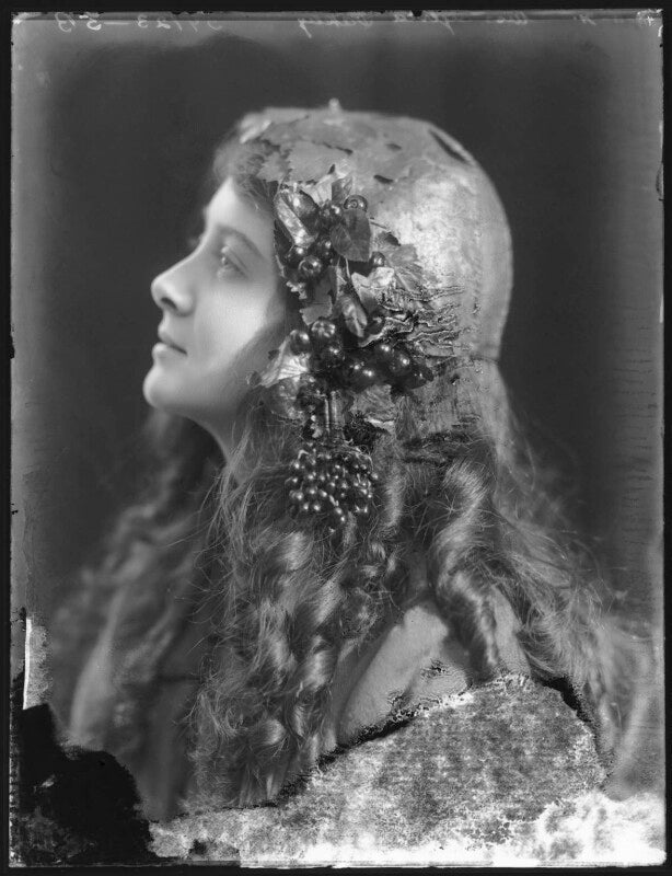 Sylvia oakley as wendy in 'peter pan' at the st james's theatre npg x101326