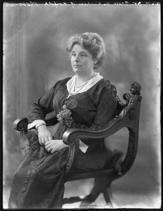 Gwendolen mary fitzalan howard (née constable maxwell), duchess of norfolk and 12th lady herries of terregles npg x121037