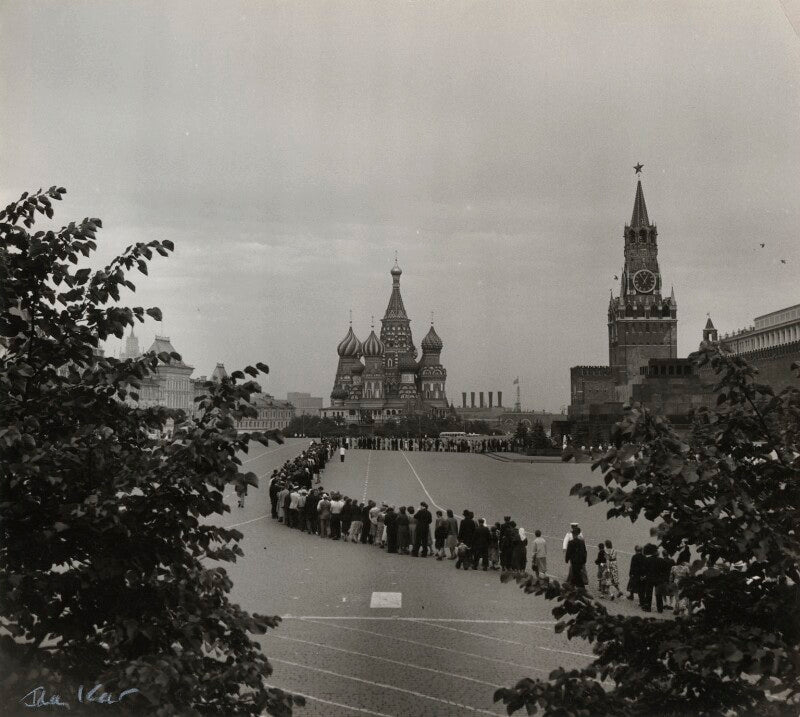 'queue for lenin's mausoleum' npg x134102