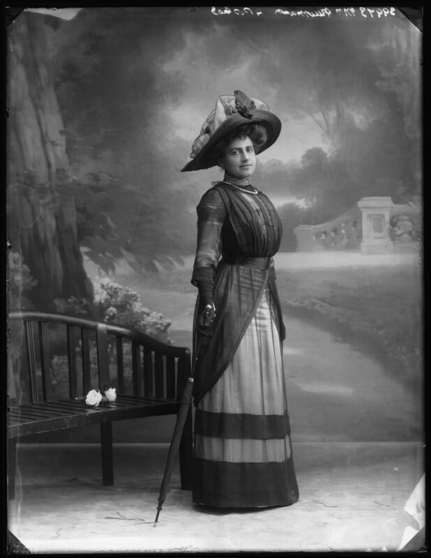 Anna allegra (née hakim), lady neumann npg x103519