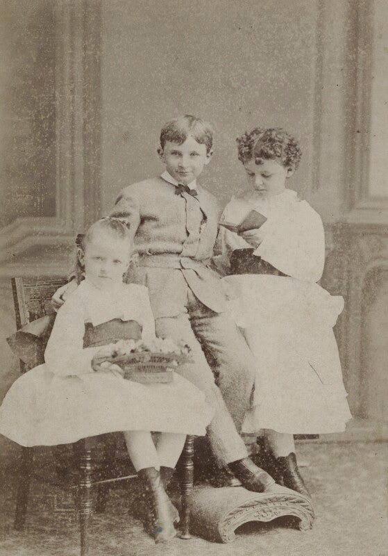 Rachel ('ray') pearsall smith; (lloyd) logan pearsall smith; alys whitall russell (née pearsall smith) npg ax160531