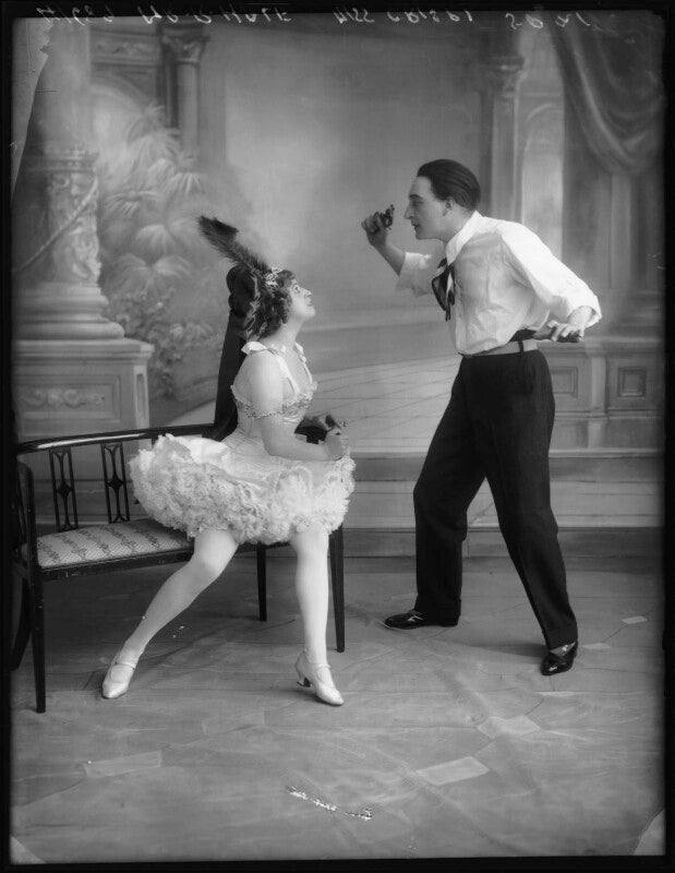 Ida crispi as gaby deslys dancing the gaby glide; robert hale (john robert hale munro) in the revue 'everybody's doing it' npg x102800