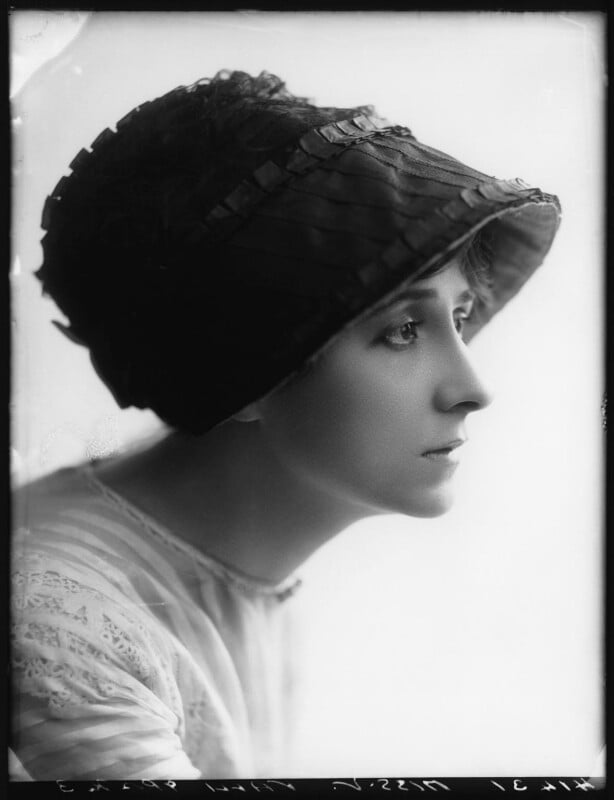 Valli valli (née valli knust) npg x102322