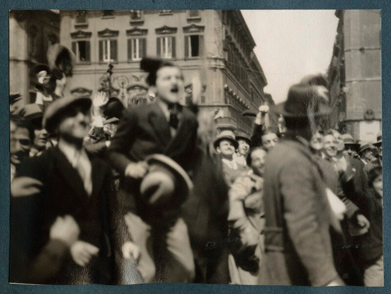 'crowds in piazza venezia, rome' npg ax143262