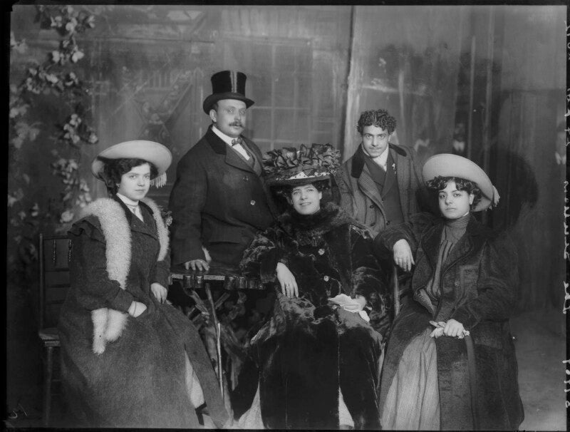 Group of sicilian players including mimi aguglia ferrau in 'ordinary life' npg x104229