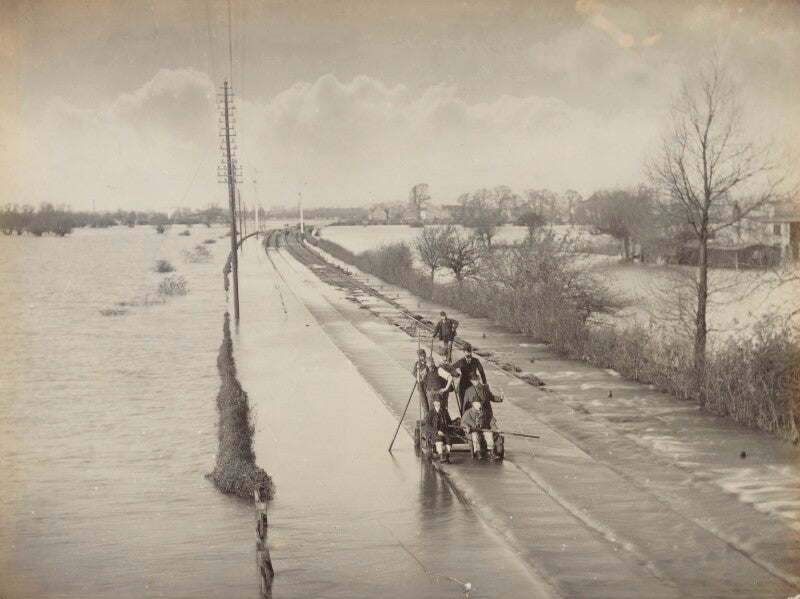 'great western railway between oxford and kennington floods going down after closing the line 3 days' npg p1700(6a)
