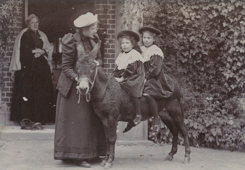 Hannah, mary, karin and ray npg ax160702