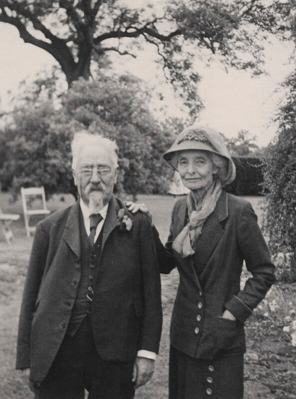 Sidney james webb, baron passfield; sidney and beatrice webb with relatives npg x12672