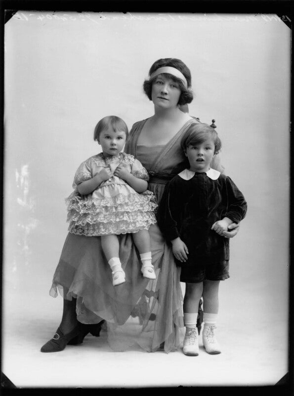 Gwladys (née sutherst), marchioness townshend with her children npg x158475