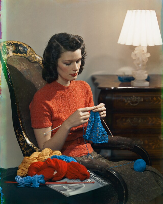 Women’s knitwear advertisement npg x220708