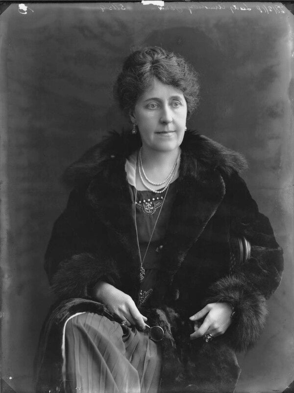 Margaret elizabeth (née roberts), lady armstrong jones npg x33484