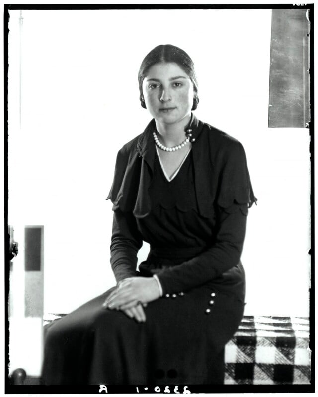 Elizabeth annette lee (née solomon) npg x125824