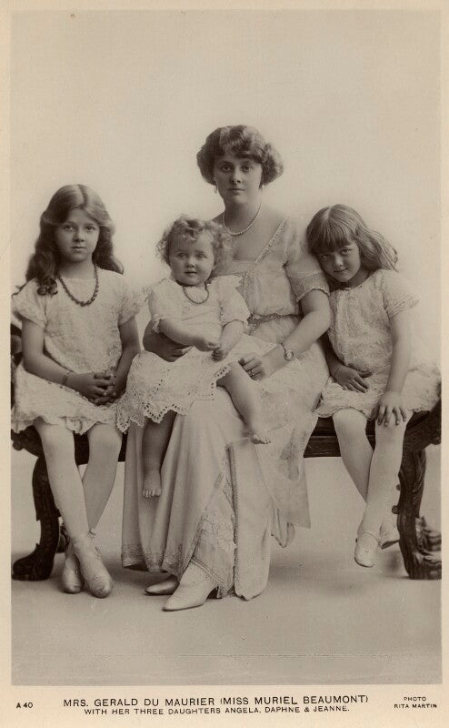 Angela du maurier; jeanne du maurier; 'muriel beaumont', lady du maurier; daphne du maurier npg x44904