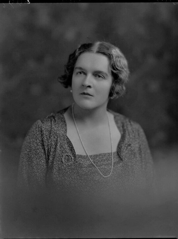 Lady dorothy milner d'oyly carte (née gathorne hardy) npg x69991