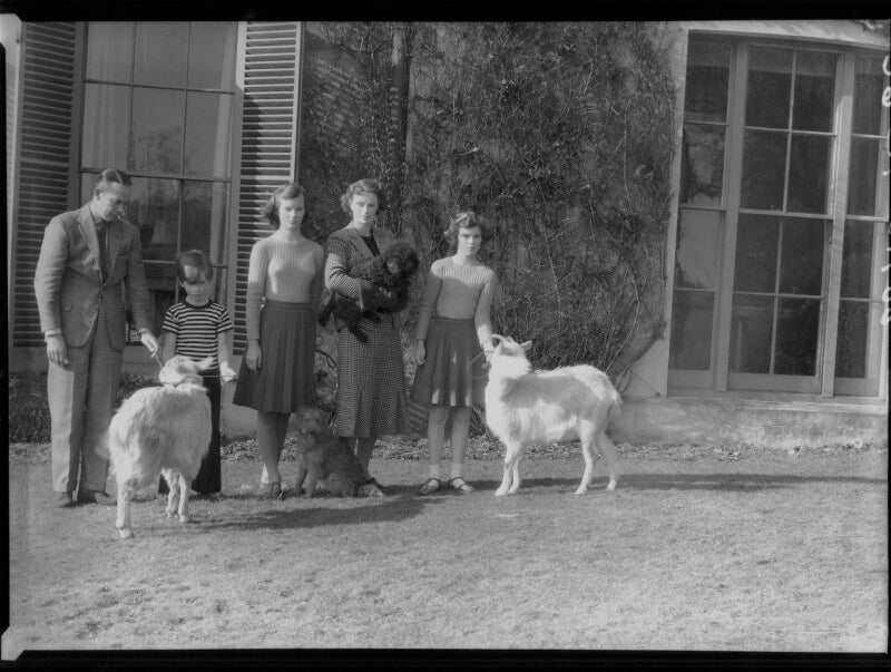 Mrs s. fairbairn and children npg x104926