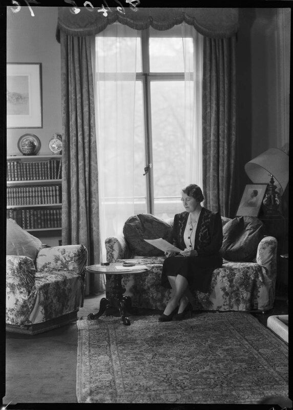 Bessie caroline grace (née whitehead), lady pound npg x156598