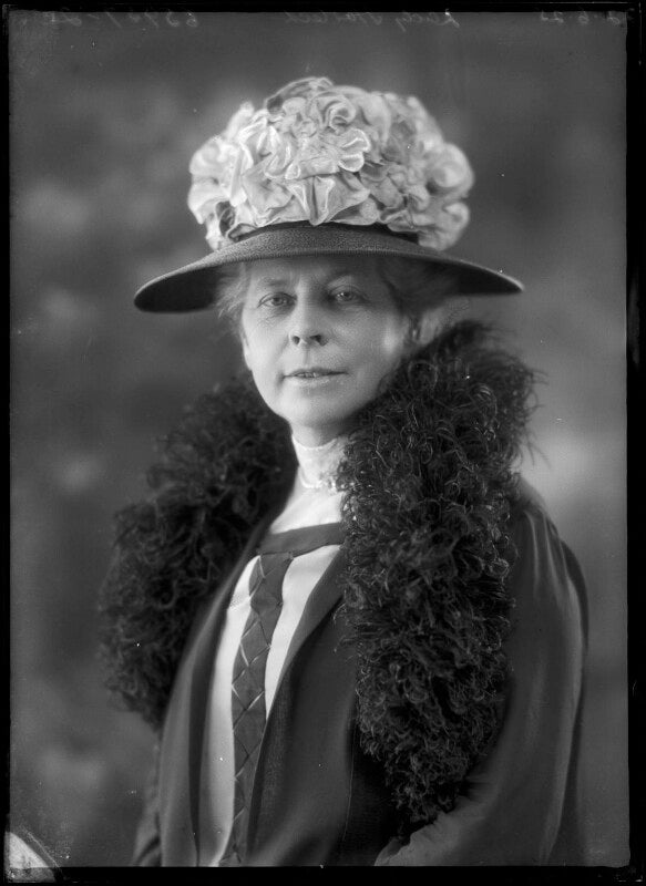 Margaret ethel (née gordon), lady harlech npg x105365