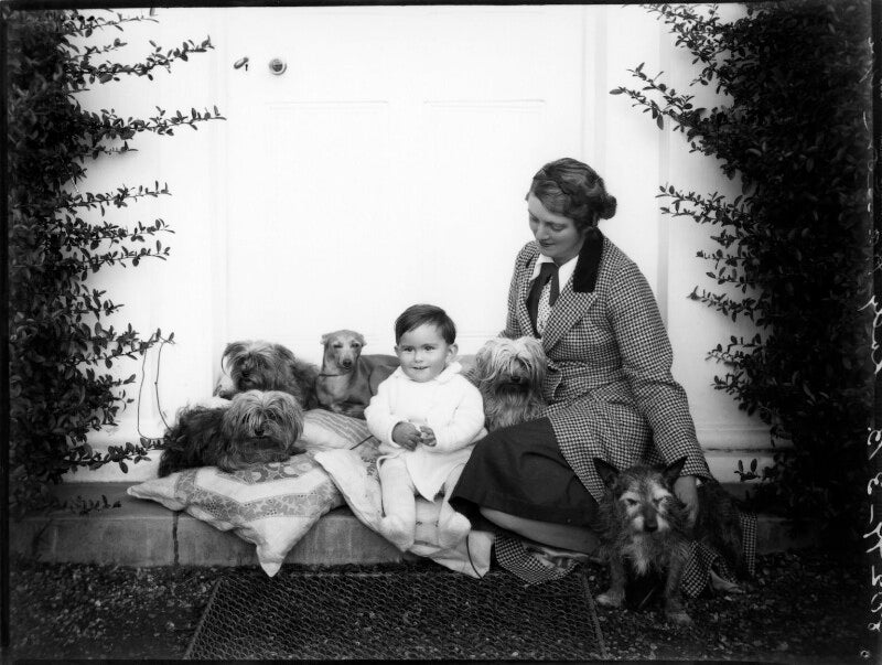 Sir anthony (leslie oswald) hanson, 4th bt; flora (née blennerhassett), lady hanson npg x151782