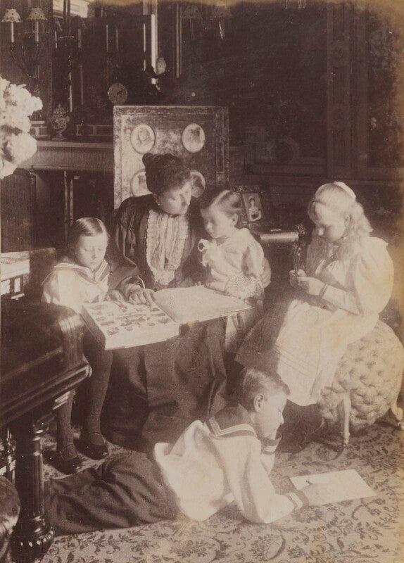 Princess beatrice of battenberg with her children npg p1700(8b)