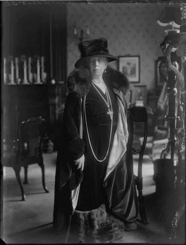 Annie pearson (née cass), viscountess cowdray npg x33113