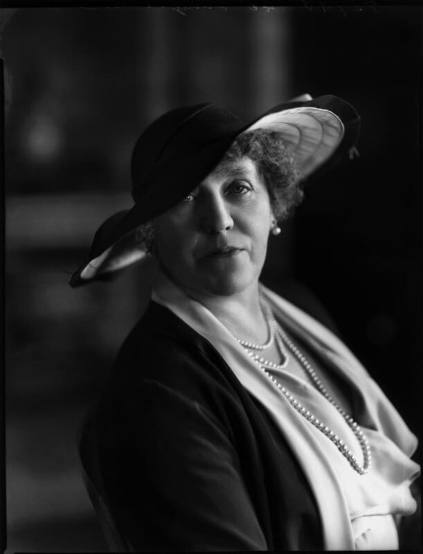 Dorina lockhart (née clifton), lady neave npg x152698