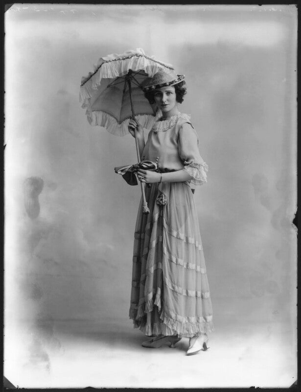 Mabel sealby as estelle (head model at jotte's) in 'betty' npg x80704