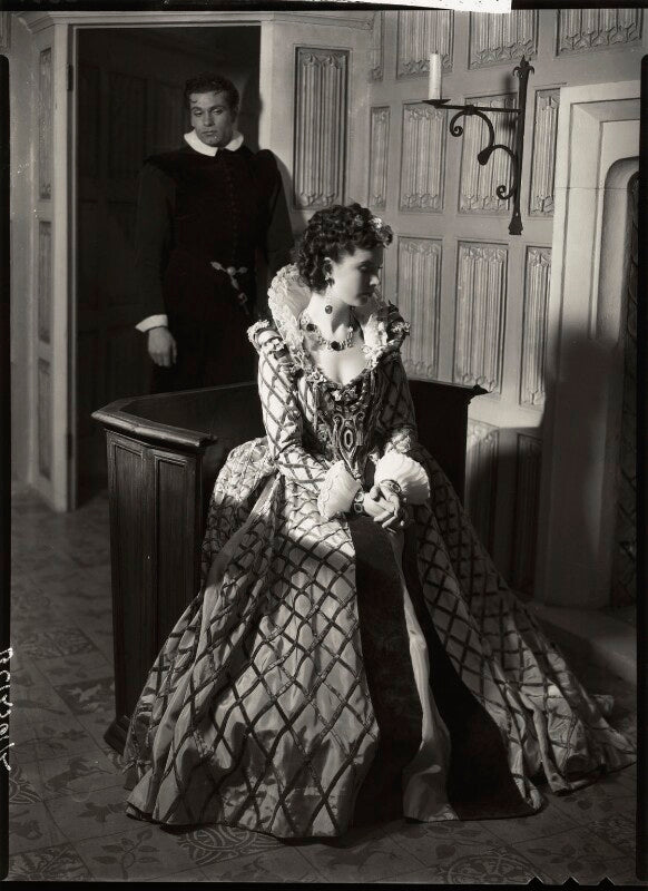 Laurence olivier as michael ingolby and vivien leigh as cynthia in 'fire over england' npg x19528