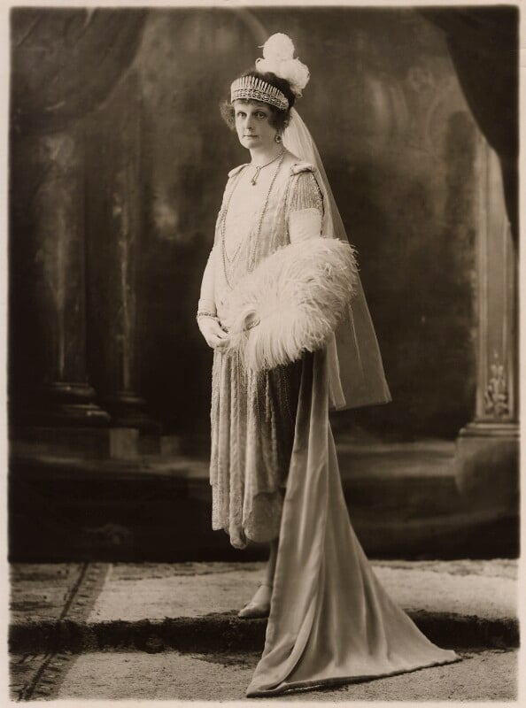 Lorna katherine dick (née curzon) (later countess howe) npg x83637