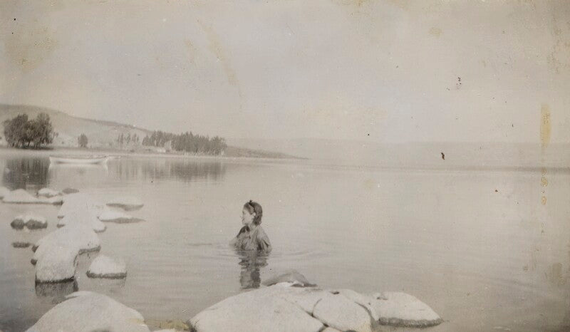 Comtesse phyllis de janzé (née boyd) npg ax183244