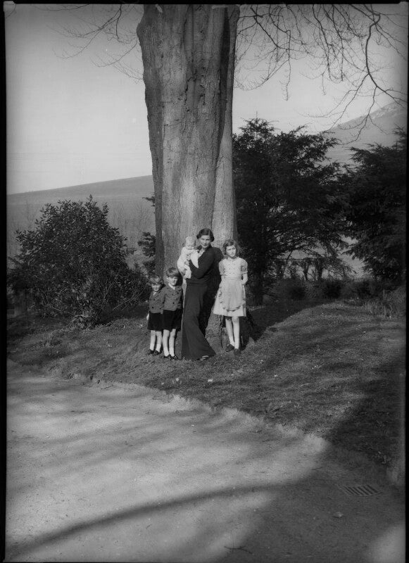 Daphne fielding and her four children npg x30735