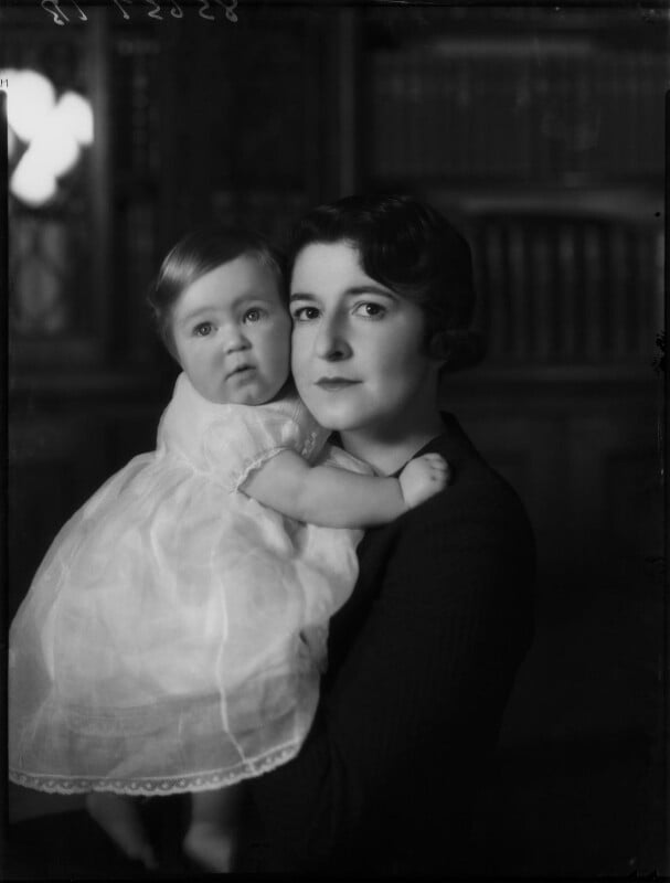 Stéphanie gauntlett (née du val de beaulieu); enid nancy thomasine (née loebl), countess du val de beaulieu npg x154071
